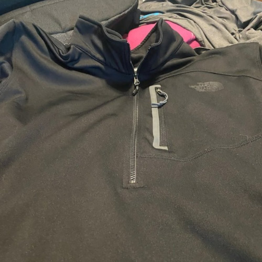 Like new NorthFace Black Men's 1/4 zip Pullover XL